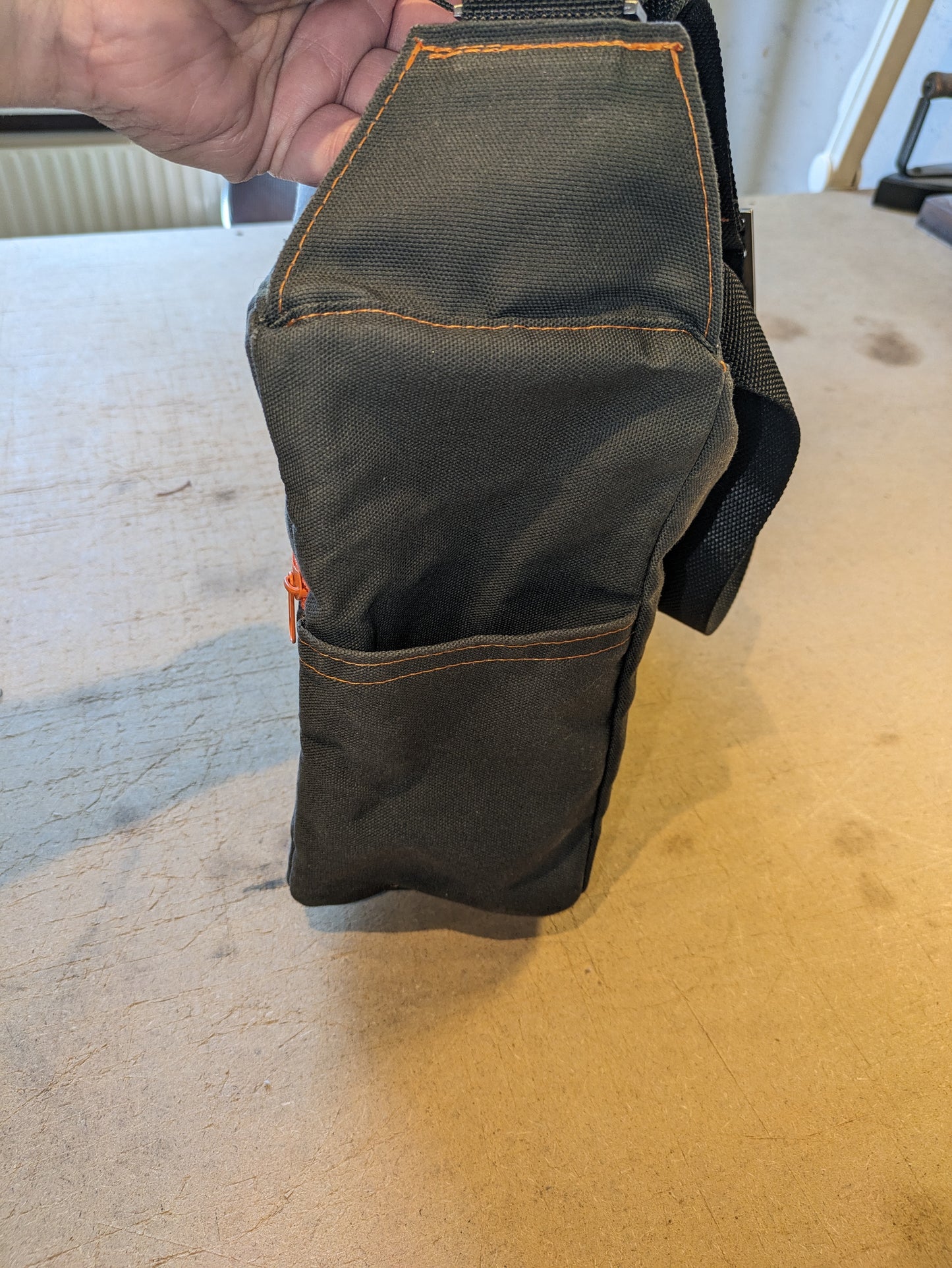 Ax bag in dark blue canvas with orange zippers