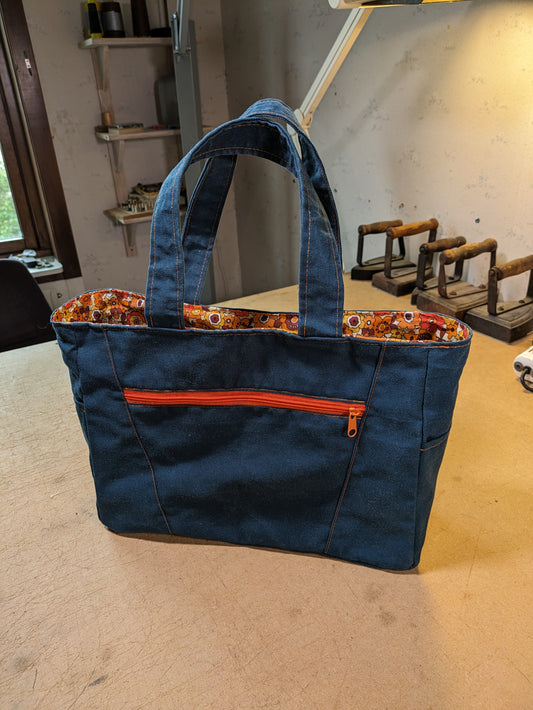 Tote bag in petrol/blue canvas with orange floral patterned lining